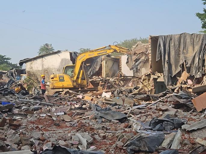 Mhada's bump on the builder 700 concrete houses demolished | म्हाडाचा बिल्डरला दणका; ७०० पक्की घरे पाडली! Mhada's bump on the builder 700 concrete houses demolished | म्हाडाचा बिल्डरला दणका; ७०० पक्की घरे पाडली!