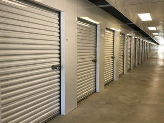 Stores were locked, returns were also stopped, investors tension increases | स्टोअर्संना लागले कुलूप, परतावेही झाले बंद, गुंतवणूकदारांच्या जीवाला घोर; सरवडे पट्ट्यातील गावे हादरली Stores were locked, returns were also stopped, investors tension increases | स्टोअर्संना लागले कुलूप, परतावेही झाले बंद, गुंतवणूकदारांच्या जीवाला घोर; सरवडे पट्ट्यातील गावे हादरली