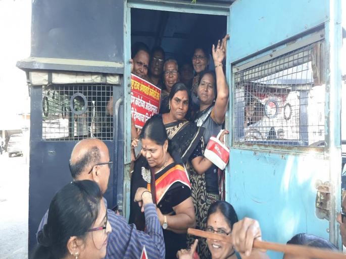 Jail Bharo Movement of Anganwadi Workers; Salary hike and other demands, no solution to strike since 20 days | अंगणवाडीसेविकांचे जेलभरो आंदोलन; मानधनवाढीसह इतर मागण्या, २० दिवसांपासून निघेना संपावर तोडगा Jail Bharo Movement of Anganwadi Workers; Salary hike and other demands, no solution to strike since 20 days | अंगणवाडीसेविकांचे जेलभरो आंदोलन; मानधनवाढीसह इतर मागण्या, २० दिवसांपासून निघेना संपावर तोडगा