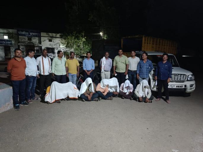 The Ekka Badshah game in Saidapur area was disrupted 7 in custody; worth 10 lakhs seized including Four-wheeler, two-wheeler | सैदापूर शिवारातील ‘एक्का बादशाह’ची महफिल उधळली; ७ अटकेत; चारचाकी, दुचाकीसह १० लाखांचा मुद्देमाल जप्त The Ekka Badshah game in Saidapur area was disrupted 7 in custody; worth 10 lakhs seized including Four-wheeler, two-wheeler | सैदापूर शिवारातील ‘एक्का बादशाह’ची महफिल उधळली; ७ अटकेत; चारचाकी, दुचाकीसह १० लाखांचा मुद्देमाल जप्त