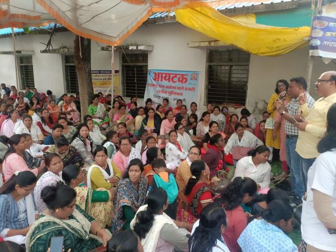 After 38 days contract health workers strike suspended | ३८ दिवसांनंतर कंत्राटी आरोग्य कर्मचाऱ्यांचे आंदोलनाला स्थगिती After 38 days contract health workers strike suspended | ३८ दिवसांनंतर कंत्राटी आरोग्य कर्मचाऱ्यांचे आंदोलनाला स्थगिती