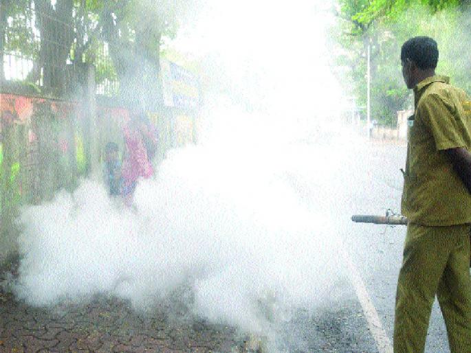 Civilians suffer from mosquitoes | डासांमुळे नागरिक त्रस्त Civilians suffer from mosquitoes | डासांमुळे नागरिक त्रस्त