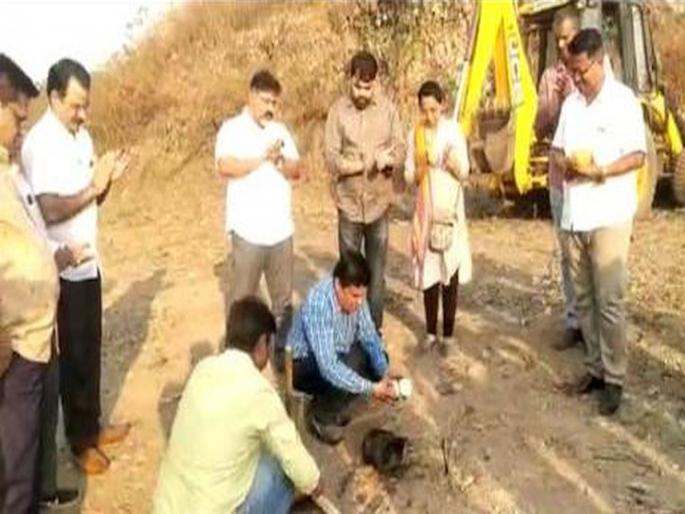 Ulhasnagar cremation of dead animal, Bhoomi Pujan is done | उल्हासनगरात मृत प्राण्याच्या अंत्यसंस्कारसाठी शवदाहिनी, भूमिपूजन संपन्न Ulhasnagar cremation of dead animal, Bhoomi Pujan is done | उल्हासनगरात मृत प्राण्याच्या अंत्यसंस्कारसाठी शवदाहिनी, भूमिपूजन संपन्न