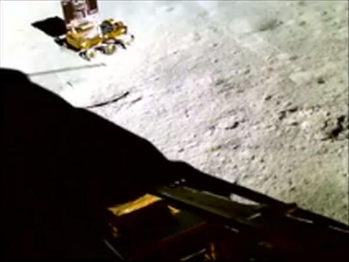 As soon as saw danger, rover Pragyan rotated in search of a safe route Pragyan rover Rajinikanth style Amazing video from the moon | धोका दिसताच 'प्रज्ञान' बनलं 'रजनीकांत', मारली अशी स्टाईल..! चांद्रावरून आला जबरदस्त VIDEO As soon as saw danger, rover Pragyan rotated in search of a safe route Pragyan rover Rajinikanth style Amazing video from the moon | धोका दिसताच 'प्रज्ञान' बनलं 'रजनीकांत', मारली अशी स्टाईल..! चांद्रावरून आला जबरदस्त VIDEO