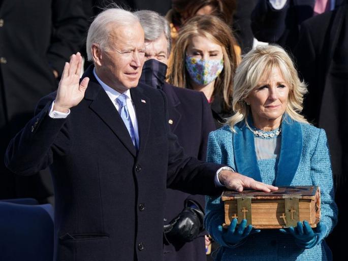 Biden-Kamala time in America; Joe Biden as president, Kamala Harris as first female vice president | अमेरिकेत बायडेन-कमला पर्व; जो बायडेन अध्यक्षपदी, कमला हॅरिस पहिल्या महिला उपाध्यक्ष Biden-Kamala time in America; Joe Biden as president, Kamala Harris as first female vice president | अमेरिकेत बायडेन-कमला पर्व; जो बायडेन अध्यक्षपदी, कमला हॅरिस पहिल्या महिला उपाध्यक्ष