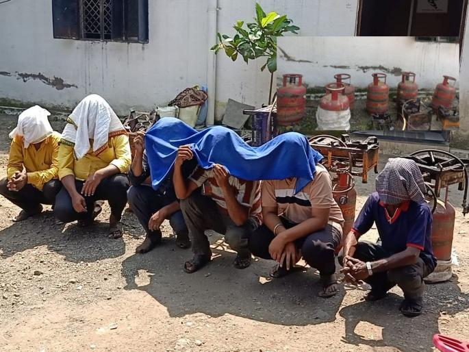 Commercial use of domestic gas cylinders in hotels, action taken against six; One lakh rupees seized | घरगुती गॅस सिलिंडरचा हॉटेलमध्ये व्यावसायासाठी वापर, सहा जणांवर कारवाई; एक लाख रुपयांचा मुद्देमाल जप्त Commercial use of domestic gas cylinders in hotels, action taken against six; One lakh rupees seized | घरगुती गॅस सिलिंडरचा हॉटेलमध्ये व्यावसायासाठी वापर, सहा जणांवर कारवाई; एक लाख रुपयांचा मुद्देमाल जप्त
