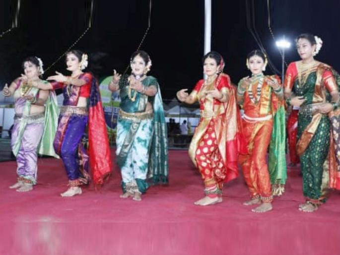 Uran artist's Danka in 'Chennai Vija 2023' festival Planting in the soil of Maharashtra the wake of Koli dance | 'चेन्नई विजा २०२३' फेस्टिव्हलमध्ये उरणच्या कलाकारांचा डंका; महाराष्ट्राच्या मातीतील लावणी, कोळी नृत्याचा जागर Uran artist's Danka in 'Chennai Vija 2023' festival Planting in the soil of Maharashtra the wake of Koli dance | 'चेन्नई विजा २०२३' फेस्टिव्हलमध्ये उरणच्या कलाकारांचा डंका; महाराष्ट्राच्या मातीतील लावणी, कोळी नृत्याचा जागर