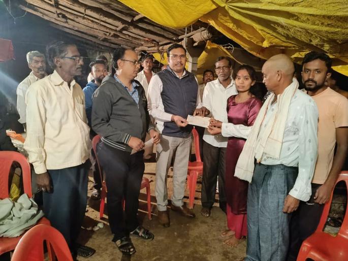 Boat Accident Assistance of Rs 4 lakh each to the families of the deceased; Fourth body found, search for two more continues | नाव दुर्घटना: मृतांच्या कुटुंबीयांना प्रत्येकी चार लाख रुपयांची मदत; चौथा मृतदेह आढळला, दोघींचा शोध सुरुच Boat Accident Assistance of Rs 4 lakh each to the families of the deceased; Fourth body found, search for two more continues | नाव दुर्घटना: मृतांच्या कुटुंबीयांना प्रत्येकी चार लाख रुपयांची मदत; चौथा मृतदेह आढळला, दोघींचा शोध सुरुच