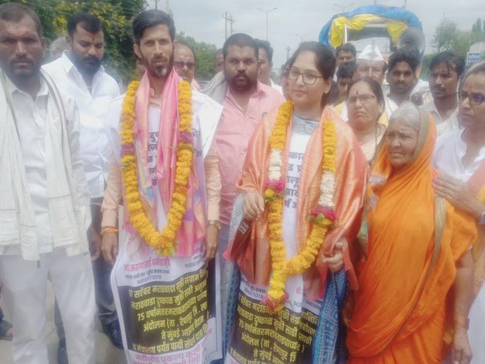 Renapur to Mumbai Mantralaya Sangharsh Yatra for Drought Relief, Protest in Mumbai; Demand for implementation of river linking project | दुष्काळमुक्तीसाठी रेणापूर ते मुंबई मंत्रालय संघर्ष यात्रा, मुंबईत आंदोलन; नदीजोड प्रकल्प राबवण्याची मागणी Renapur to Mumbai Mantralaya Sangharsh Yatra for Drought Relief, Protest in Mumbai; Demand for implementation of river linking project | दुष्काळमुक्तीसाठी रेणापूर ते मुंबई मंत्रालय संघर्ष यात्रा, मुंबईत आंदोलन; नदीजोड प्रकल्प राबवण्याची मागणी