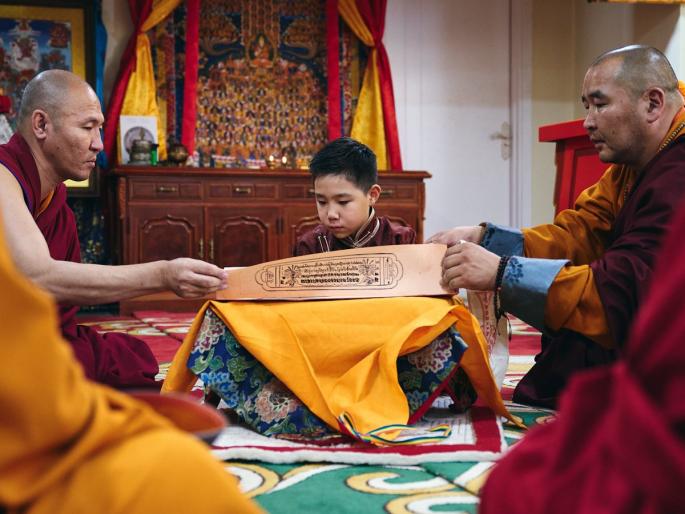 This 8-year-old Mongolian boy loses the dragon sleep, China can kidnap him! know the "specialty" | मंगोलियाच्या या 8 वर्षांच्या मुलानं ड्रॅगनची झोप उडवली, किडनॅप करू शकतो चीन! अशी आहे "खासियत"