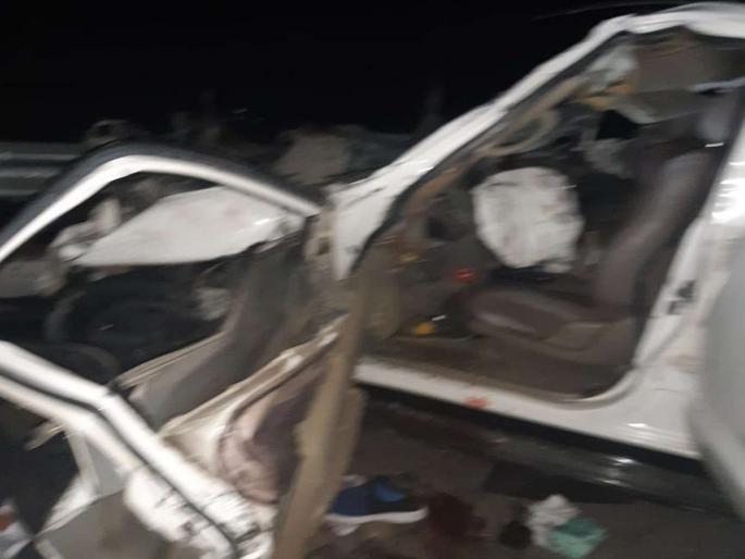 6 killed in car, bus accident on Agra Expressway | आग्रा एक्स्प्रेस वेवर कार आणि बसच्या अपघातात 6 जणांचा मृत्यू 6 killed in car, bus accident on Agra Expressway | आग्रा एक्स्प्रेस वेवर कार आणि बसच्या अपघातात 6 जणांचा मृत्यू