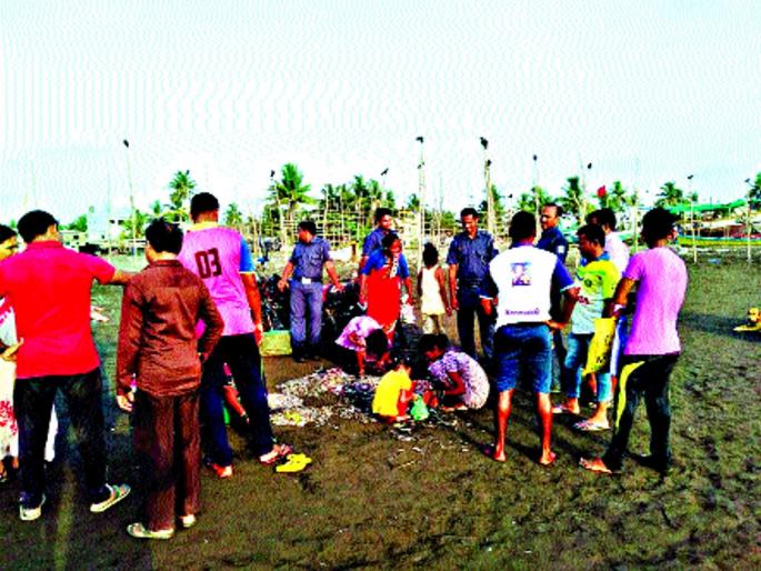 The banned orders continue fishing fishermen | बंदीआदेश पायदळी तुडवत मच्छीमारी सुरूच The banned orders continue fishing fishermen | बंदीआदेश पायदळी तुडवत मच्छीमारी सुरूच