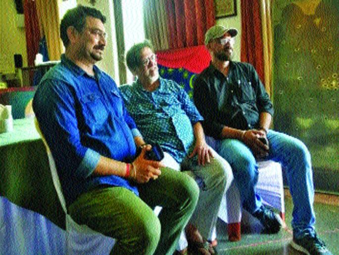 Bharwale artist Chandrapur with a visit from painters from across the country and abroad | देश-विदेशातील चित्रकारांच्या भेटीने भारावले चंद्रपुरचे कलाकार Bharwale artist Chandrapur with a visit from painters from across the country and abroad | देश-विदेशातील चित्रकारांच्या भेटीने भारावले चंद्रपुरचे कलाकार