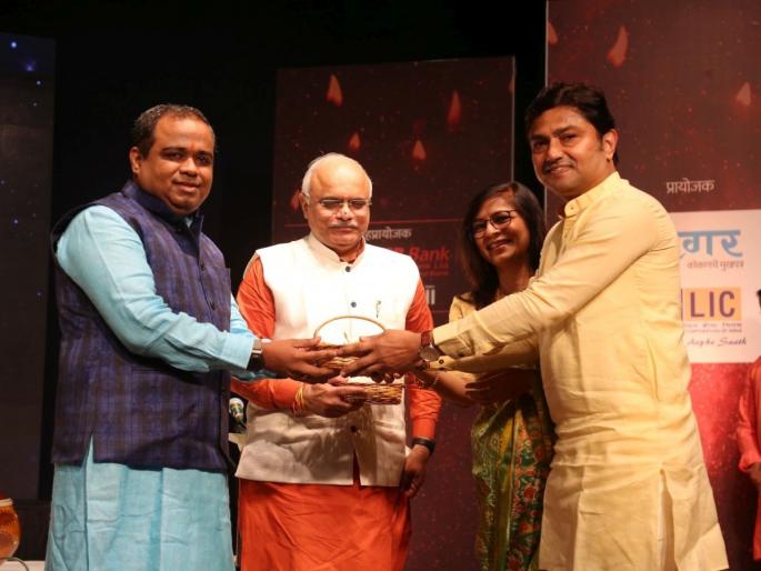 Awarded 'Dhyas Samman' for upholding social commitment; Special honor to Aryan Bhangre, a tribal school student from Ahmednagar | सामाजिक बांधिलकी जपत 'ध्यास सन्मान' पुरस्कार प्रदान; अहमदनगरमधील आदिवासी शाळकरी विद्यार्थी आर्यन भांगरेचा विशेष गौरव Awarded 'Dhyas Samman' for upholding social commitment; Special honor to Aryan Bhangre, a tribal school student from Ahmednagar | सामाजिक बांधिलकी जपत 'ध्यास सन्मान' पुरस्कार प्रदान; अहमदनगरमधील आदिवासी शाळकरी विद्यार्थी आर्यन भांगरेचा विशेष गौरव