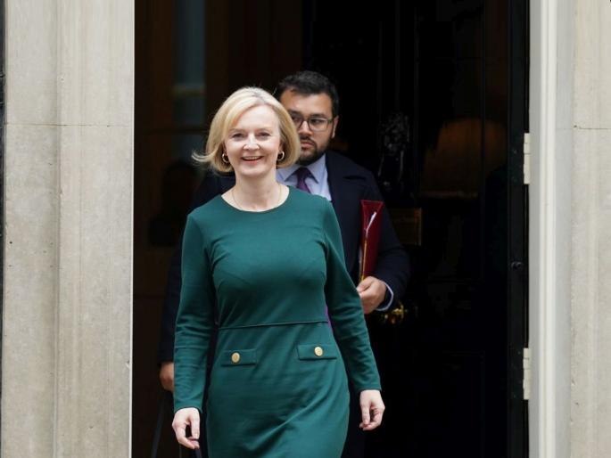 Liz Truss: Why British Prime Minister Liz truss resigned within 45 days know about the inside story behind the resignation | Liz Truss : ब्रिटनच्या पंतप्रधान लिझ यांनी 45 दिवसांतच का दिला राजीनामा? अशी आहे राजीनाम्यामागची Inside Story Liz Truss: Why British Prime Minister Liz truss resigned within 45 days know about the inside story behind the resignation | Liz Truss : ब्रिटनच्या पंतप्रधान लिझ यांनी 45 दिवसांतच का दिला राजीनामा? अशी आहे राजीनाम्यामागची Inside Story