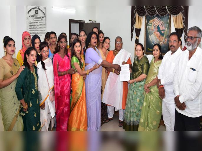 An end to twenty-five years of conflict; A place was found for the burial ground of the third caste | पंचवीस वर्षांच्या संघर्षाला पूर्णविराम; तृतीय पंथीयांच्या दफनभूमीसाठी मिळाली जागा An end to twenty-five years of conflict; A place was found for the burial ground of the third caste | पंचवीस वर्षांच्या संघर्षाला पूर्णविराम; तृतीय पंथीयांच्या दफनभूमीसाठी मिळाली जागा
