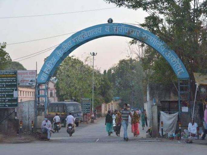 In the case of suicide of a woman, a four-member committee in the GMC and the department heads were interrogated | महिलेच्या आत्महत्येप्रकरणी चार सदस्यीय समिती जीएमसीत दाखल, अधिष्ठातांसह विभागप्रमुखांची केली चौकशी In the case of suicide of a woman, a four-member committee in the GMC and the department heads were interrogated | महिलेच्या आत्महत्येप्रकरणी चार सदस्यीय समिती जीएमसीत दाखल, अधिष्ठातांसह विभागप्रमुखांची केली चौकशी