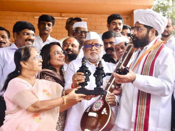 Invitation to the Chief Minister eknath shinde for the Government Pooja of Ashadhi Ekadashi | आषाढी एकादशीच्या शासकीय पूजेचे मुख्यमंत्र्यांना निमंत्रण Invitation to the Chief Minister eknath shinde for the Government Pooja of Ashadhi Ekadashi | आषाढी एकादशीच्या शासकीय पूजेचे मुख्यमंत्र्यांना निमंत्रण