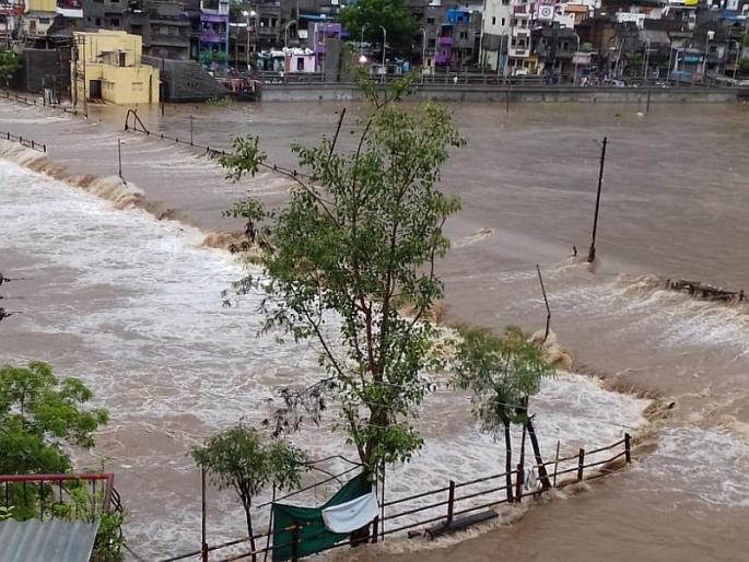 Heavy rain in Chalisgaon area; Fifth flood in 30 days | जळगाव परिसरात मुसळधार पाऊस; चाळीसगावला ३० दिवसांत पाचव्यांदा पूर, अनेक भागांतील रस्ते पाण्याखाली Heavy rain in Chalisgaon area; Fifth flood in 30 days | जळगाव परिसरात मुसळधार पाऊस; चाळीसगावला ३० दिवसांत पाचव्यांदा पूर, अनेक भागांतील रस्ते पाण्याखाली