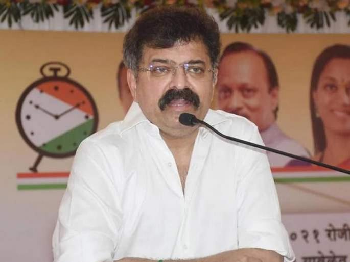 BJP-NCP clash over Awhad's controversial statement about OBC; 25-30 activists in Police custody | आव्हाडांच्या 'त्या' वादग्रस्त वक्तव्याने भाजप-राष्ट्रवादी आमने-सामने; 25-30 कार्यकर्त्यांना पोलिसांनी घेतलं ताब्यात BJP-NCP clash over Awhad's controversial statement about OBC; 25-30 activists in Police custody | आव्हाडांच्या 'त्या' वादग्रस्त वक्तव्याने भाजप-राष्ट्रवादी आमने-सामने; 25-30 कार्यकर्त्यांना पोलिसांनी घेतलं ताब्यात