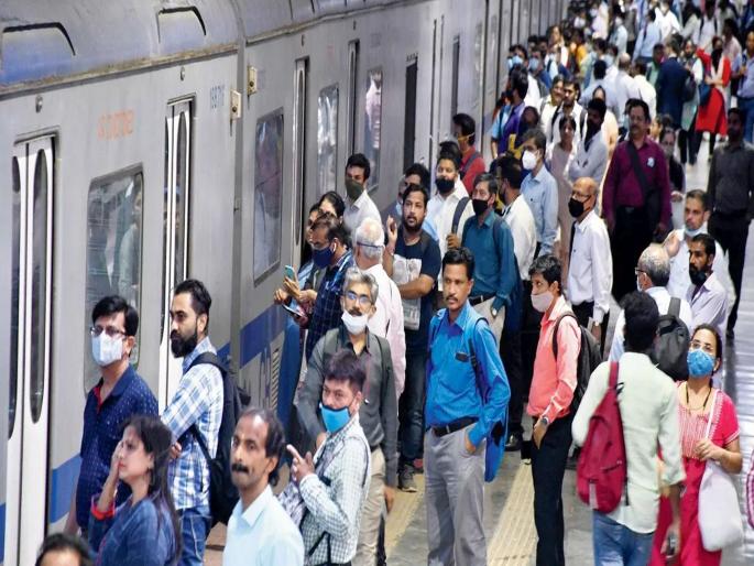 Mumbaikars prefer AC local; 1.31 crore passengers traveled from April to November; 60.23 crores to Central Railway | मुंबईकरांची एसी लोकलला पसंती; एप्रिल ते नोव्हेंबरपर्यंत १.३१ कोटी प्रवाशांचा प्रवास; मध्य रेल्वेला  ६०.२३ कोटीचे उत्पन्न Mumbaikars prefer AC local; 1.31 crore passengers traveled from April to November; 60.23 crores to Central Railway | मुंबईकरांची एसी लोकलला पसंती; एप्रिल ते नोव्हेंबरपर्यंत १.३१ कोटी प्रवाशांचा प्रवास; मध्य रेल्वेला  ६०.२३ कोटीचे उत्पन्न