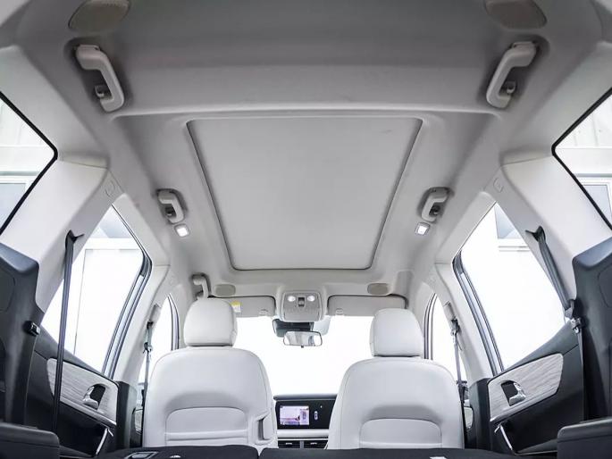 In just 20 months mahindra xuv700 has achieved 1 lakh sales milestone | Mahindra च्या या SUV समोर टाटाही फेल! तब्ब 1 लाख लोकांनी केली खरेदी, किंमत 14 लाख In just 20 months mahindra xuv700 has achieved 1 lakh sales milestone | Mahindra च्या या SUV समोर टाटाही फेल! तब्ब 1 लाख लोकांनी केली खरेदी, किंमत 14 लाख