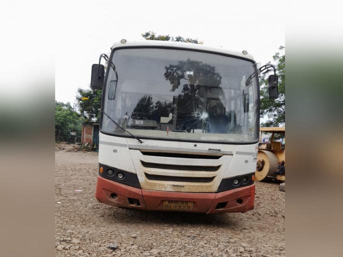 Stone pelting on bus, case registered in Ahmedpur; Incident at Shirur Tajband Bus Stand | बसवर दगडफेक, अहमदपुरात गुन्हा दाखल; शिरूर ताजबंद बसस्थानकातील घटना Stone pelting on bus, case registered in Ahmedpur; Incident at Shirur Tajband Bus Stand | बसवर दगडफेक, अहमदपुरात गुन्हा दाखल; शिरूर ताजबंद बसस्थानकातील घटना