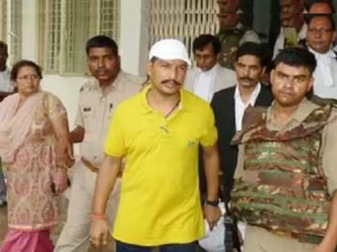 Uttar pradesh Mukhtar Ansari's shooter Sanjeev was killed in Lucknow court area | मुख्तार अन्सारीचा शूटर संजीव जीवाची लखनऊ कोर्ट परिसरात गोळ्या झाडून हत्या, वकिलाच्या वेशात आला होता हल्लेखोर Uttar pradesh Mukhtar Ansari's shooter Sanjeev was killed in Lucknow court area | मुख्तार अन्सारीचा शूटर संजीव जीवाची लखनऊ कोर्ट परिसरात गोळ्या झाडून हत्या, वकिलाच्या वेशात आला होता हल्लेखोर