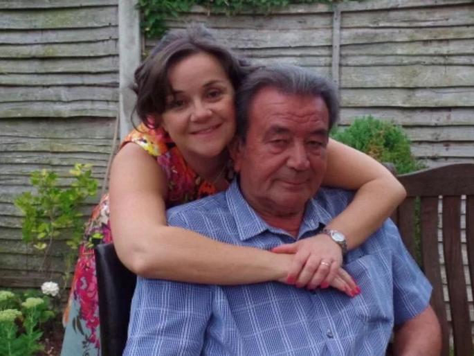 England Woman left the job of worth 40 lakh rupees and become cleaner | 40 लाखांची नोकरी सोडून महिला बनली सफाई कामगार, Instagram युजरला पाहून घेतला निर्णय! England Woman left the job of worth 40 lakh rupees and become cleaner | 40 लाखांची नोकरी सोडून महिला बनली सफाई कामगार, Instagram युजरला पाहून घेतला निर्णय!