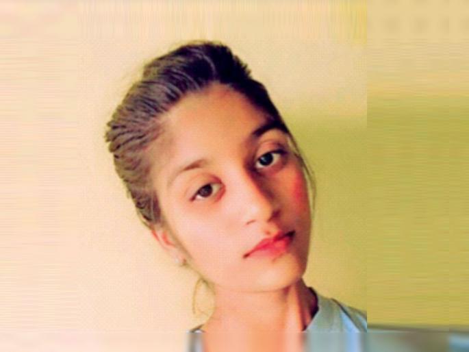 I'm sorry mom girl committed suicide while sending messages | आय एम सॉरी मम्मी...मेसेज पाठवत तरुणीनं केली आत्महत्या I'm sorry mom girl committed suicide while sending messages | आय एम सॉरी मम्मी...मेसेज पाठवत तरुणीनं केली आत्महत्या