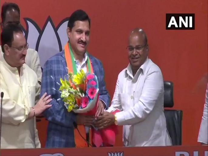 TDP's four Rajya Sabha MPs entering BJP | चंद्राबाबू नायडूंना धक्का, टीडीपीच्या चार राज्यसभा खासदारांचा भाजपात प्रवेश TDP's four Rajya Sabha MPs entering BJP | चंद्राबाबू नायडूंना धक्का, टीडीपीच्या चार राज्यसभा खासदारांचा भाजपात प्रवेश