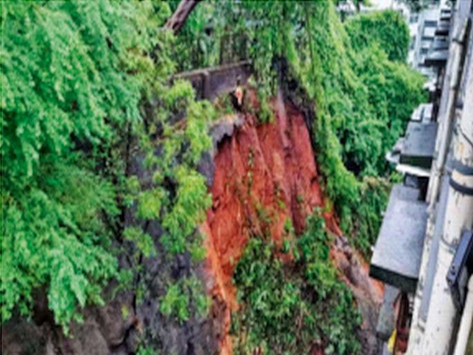 Why did the precipice collapse in Andheri demanded an inquiry | अंधेरी येथील दरड का कोसळली? दुर्घटना घडूनही महापालिका आणि एसआरए ढिम्मच, चौकशीची केली मागणी Why did the precipice collapse in Andheri demanded an inquiry | अंधेरी येथील दरड का कोसळली? दुर्घटना घडूनही महापालिका आणि एसआरए ढिम्मच, चौकशीची केली मागणी