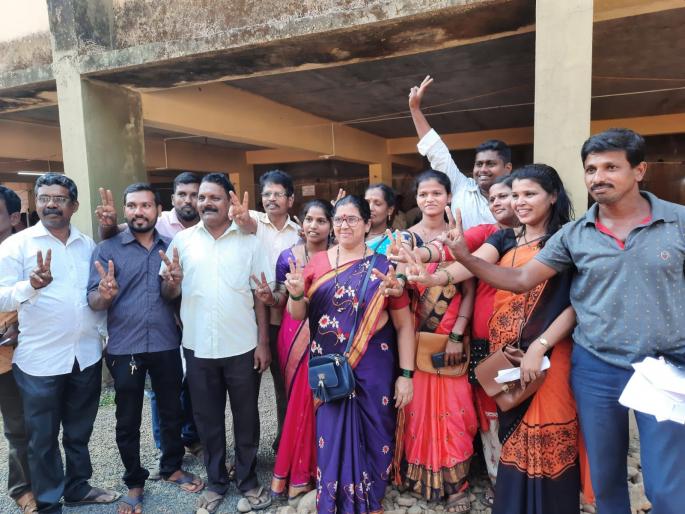 Construction Minister's in-law's gram panchayat to Thackeray group, nine members including sarpanch post won | बांधकाम मंत्र्याच्या सासूरवाडीची ग्रामपंचायत ठाकरे गटाकडे, सरपंच पदासह नऊ सदस्य विजयी Construction Minister's in-law's gram panchayat to Thackeray group, nine members including sarpanch post won | बांधकाम मंत्र्याच्या सासूरवाडीची ग्रामपंचायत ठाकरे गटाकडे, सरपंच पदासह नऊ सदस्य विजयी