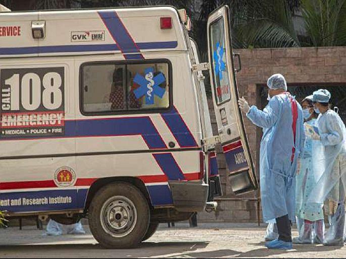 Man hijacked ambulance with oxygen for his corona positive wife in vidisha Madhya pradesh | CoronaVirus: कोरोना पॉझिटिव्ह गर्भवती पत्नीसाठी युवकानं उचललं पाऊल, हायजॅक केली ऑक्सीजन असलेली अॅम्ब्यूलन्स Man hijacked ambulance with oxygen for his corona positive wife in vidisha Madhya pradesh | CoronaVirus: कोरोना पॉझिटिव्ह गर्भवती पत्नीसाठी युवकानं उचललं पाऊल, हायजॅक केली ऑक्सीजन असलेली अॅम्ब्यूलन्स