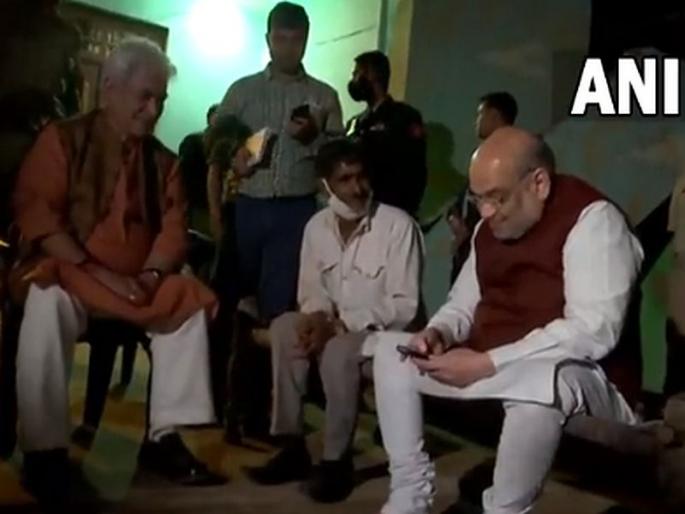 Jammu kashmir home minister Amit Shah shares contact number with local resident of India-Pakistan border | "जेव्हा आवश्यकता वाटेल तेव्हा फोन करा"; पाकिस्तान सीमेवर राहणाऱ्या व्यक्तीला शाहंनी दिला नंबर Jammu kashmir home minister Amit Shah shares contact number with local resident of India-Pakistan border | "जेव्हा आवश्यकता वाटेल तेव्हा फोन करा"; पाकिस्तान सीमेवर राहणाऱ्या व्यक्तीला शाहंनी दिला नंबर