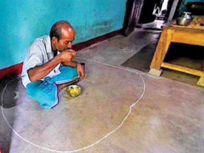 the exodus of villagers Flood of poisonous red ants Incidents in Odisha | गावातील लोकांचे पलायन; विषारी लाल मुंग्यांचा महापूर; ओडिशातील घटना the exodus of villagers Flood of poisonous red ants Incidents in Odisha | गावातील लोकांचे पलायन; विषारी लाल मुंग्यांचा महापूर; ओडिशातील घटना