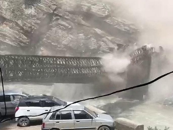 Himachal pradesh Landslide in Kinnaur bridge collapsed; Rocks fall on tourist vehicle, nine people killed | किन्नौरमध्ये भूस्खलनामुळे पूल तुटला; पर्यटकांच्या गाडीवर कोसळले दगड, नऊ जणांचा मृत्यू Himachal pradesh Landslide in Kinnaur bridge collapsed; Rocks fall on tourist vehicle, nine people killed | किन्नौरमध्ये भूस्खलनामुळे पूल तुटला; पर्यटकांच्या गाडीवर कोसळले दगड, नऊ जणांचा मृत्यू