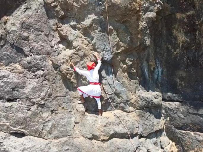 Tribute to the martyrs by Trekking to the Scottish edge; Special expedition of Sahyadri Rock Adventure on Maharashtra Day | भीमकाय स्कॉटिश कडा सर करीत हुतात्म्यांना आदरांजली; महाराष्ट्र दिनी सह्याद्री रॉक अॅडव्हेंचरची विशेष मोहीम Tribute to the martyrs by Trekking to the Scottish edge; Special expedition of Sahyadri Rock Adventure on Maharashtra Day | भीमकाय स्कॉटिश कडा सर करीत हुतात्म्यांना आदरांजली; महाराष्ट्र दिनी सह्याद्री रॉक अॅडव्हेंचरची विशेष मोहीम