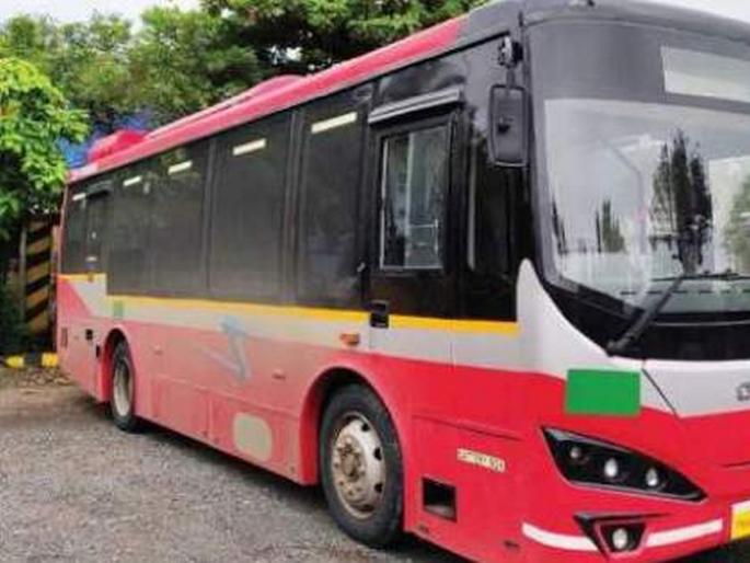 The rickshaw pullers oppose the 'e-bus' service go at Collector office for various demands suggested options | रिक्षाचालकांचा ‘ई-बस’ सेवेला विरोध! विविध मागण्यांसाठी जिल्हाधिकारी कार्यालयावर धडक, सुचविले पर्याय The rickshaw pullers oppose the 'e-bus' service go at Collector office for various demands suggested options | रिक्षाचालकांचा ‘ई-बस’ सेवेला विरोध! विविध मागण्यांसाठी जिल्हाधिकारी कार्यालयावर धडक, सुचविले पर्याय