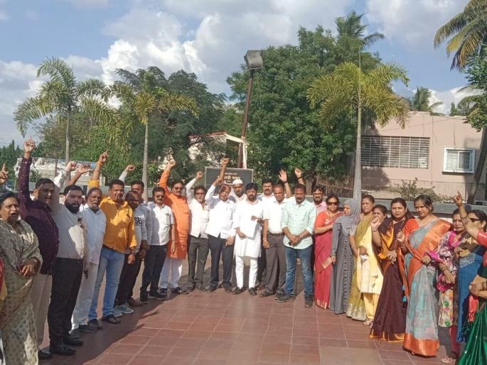 NCP activists in Nashik support Sharad Pawar, resolution to withdraw retirement decision | नाशिक मधील राष्ट्रवादीचे कार्यकर्ते शरद पवार यांच्या पाठीशी, सेवानिवृत्तीचा निर्णय मागे घेण्याचा ठराव NCP activists in Nashik support Sharad Pawar, resolution to withdraw retirement decision | नाशिक मधील राष्ट्रवादीचे कार्यकर्ते शरद पवार यांच्या पाठीशी, सेवानिवृत्तीचा निर्णय मागे घेण्याचा ठराव