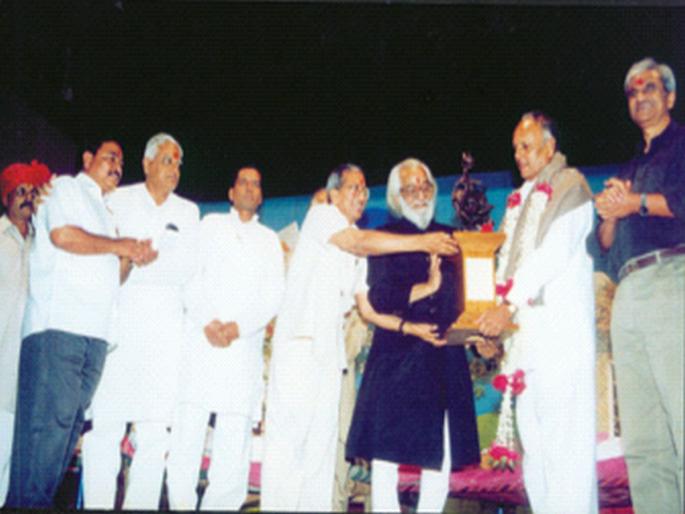 Experienced life is written in poetry... | भोगलेले आयुष्यच उतरले कवितेत... Experienced life is written in poetry... | भोगलेले आयुष्यच उतरले कवितेत...