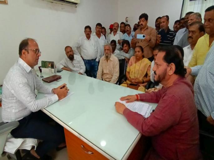 lock KDMT if it does not operate intra-city bus services; Shiv Sena Thackeray group warns KDMT | शहरांतर्गत बस सेवा चालविली नाही तर केडीएमटीला टाळे ठोकू; शिवसेना ठाकरे गटाचा केडीएमटीला इशारा lock KDMT if it does not operate intra-city bus services; Shiv Sena Thackeray group warns KDMT | शहरांतर्गत बस सेवा चालविली नाही तर केडीएमटीला टाळे ठोकू; शिवसेना ठाकरे गटाचा केडीएमटीला इशारा