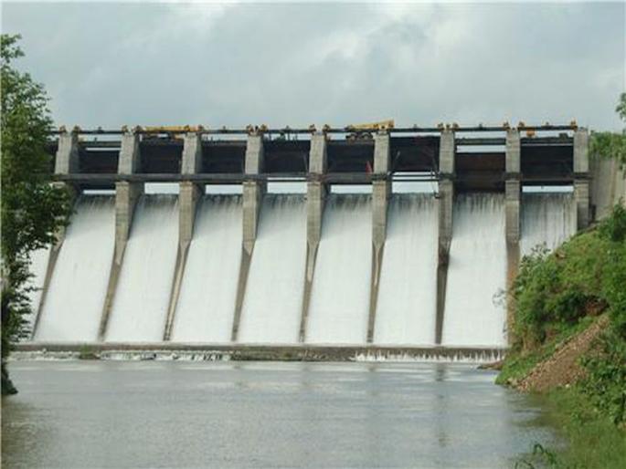 Last year it was 99% and this year only 83% water storage dam in nashik | धरणांमध्ये गतवर्षी ९९ तर यंदा केवळ ८३ टक्के जलसाठा Last year it was 99% and this year only 83% water storage dam in nashik | धरणांमध्ये गतवर्षी ९९ तर यंदा केवळ ८३ टक्के जलसाठा