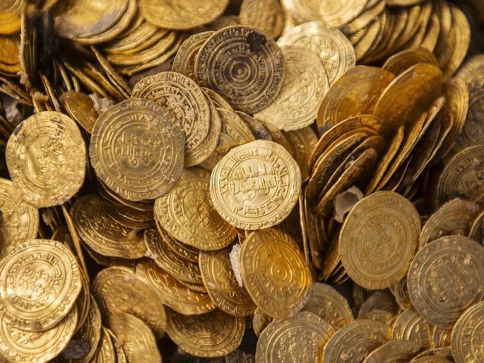 One gold coin made poor, jewelers lost 12 lakhs in purchase of 109 coins | सोन्याच्या एका नाण्यानं केलं कंगाल, 109 कॉइन्सच्या खरेदीत ज्वेलरला बसला लाखोंचा फटका One gold coin made poor, jewelers lost 12 lakhs in purchase of 109 coins | सोन्याच्या एका नाण्यानं केलं कंगाल, 109 कॉइन्सच्या खरेदीत ज्वेलरला बसला लाखोंचा फटका