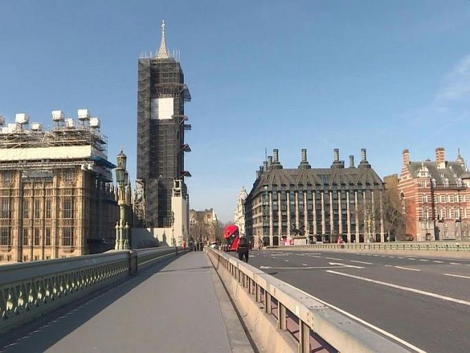 two thirds Brits fear to going out of house  even if lockdown lifted sna | CoronaVirus, LockdownNews: कोरोनाचा धस्का; 'या' देशातील लोक म्हणतायेत, लॉकडाउन हटवले तरी घराबाहेर पडणार नाही two thirds Brits fear to going out of house  even if lockdown lifted sna | CoronaVirus, LockdownNews: कोरोनाचा धस्का; 'या' देशातील लोक म्हणतायेत, लॉकडाउन हटवले तरी घराबाहेर पडणार नाही