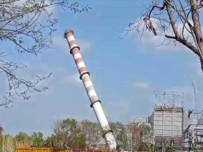 Chimney of Siddheshwar factory destroyed land, big action of municipal corporation | सिद्धेश्वर कारखान्याची चिमणी जमीनदोस्त, महापालिकेची मोठी कारवाई Chimney of Siddheshwar factory destroyed land, big action of municipal corporation | सिद्धेश्वर कारखान्याची चिमणी जमीनदोस्त, महापालिकेची मोठी कारवाई