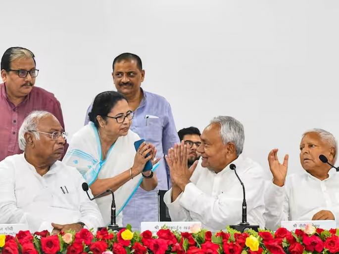 Opposition's special 26 for Mission 2024, Congress invites two more parties to meet in Bengaluru | मिशन 2024 साठी विरोधकांचे 'अब तक 26', बेंगळुरूतील बैठकीसाठी काँग्रेसचे आणखी दोन पक्षांना निमंत्रण Opposition's special 26 for Mission 2024, Congress invites two more parties to meet in Bengaluru | मिशन 2024 साठी विरोधकांचे 'अब तक 26', बेंगळुरूतील बैठकीसाठी काँग्रेसचे आणखी दोन पक्षांना निमंत्रण