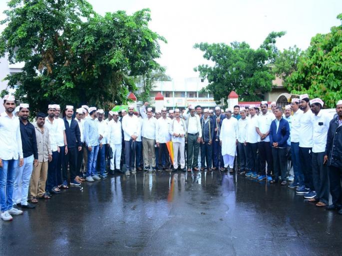 Farmers walking nashik to Mumbai; A case was registered in Nashik | शेतकरी पायी निघाले मुंबईकडे; तर नाशिकमध्ये झाला गुन्हा दाखल Farmers walking nashik to Mumbai; A case was registered in Nashik | शेतकरी पायी निघाले मुंबईकडे; तर नाशिकमध्ये झाला गुन्हा दाखल