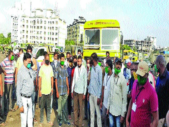 Dispute over dumping of garbage in Umbard: Movement of garbage truck drivers in Kalyan | उंबर्डेत कचरा टाकण्यावरून वाद: कल्याणमध्ये कचरागाडी चालकांचे आंदोलन Dispute over dumping of garbage in Umbard: Movement of garbage truck drivers in Kalyan | उंबर्डेत कचरा टाकण्यावरून वाद: कल्याणमध्ये कचरागाडी चालकांचे आंदोलन