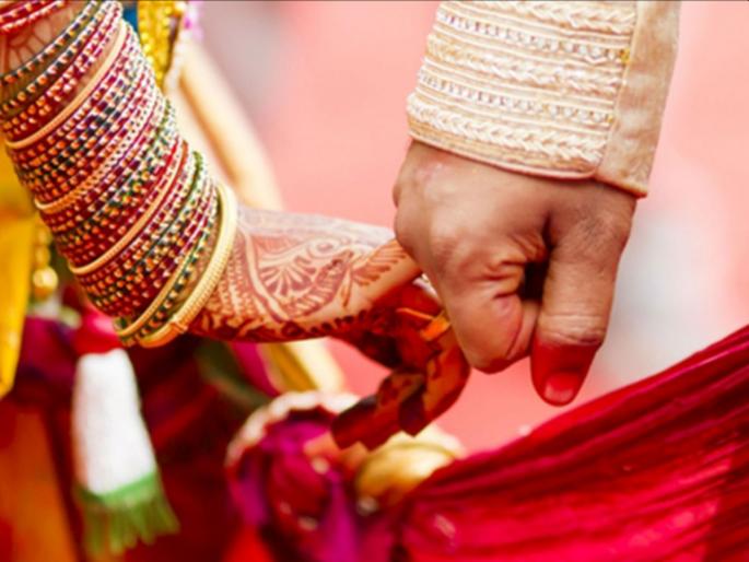 Neither Muhurta nor Saptapadi; God's Alandi is becoming a wedding hub | ना मुहूर्त, ना सप्तपदी; देवाची आळंदी बनतेय ‘लग्नाळूंचे हब’ Neither Muhurta nor Saptapadi; God's Alandi is becoming a wedding hub | ना मुहूर्त, ना सप्तपदी; देवाची आळंदी बनतेय ‘लग्नाळूंचे हब’
